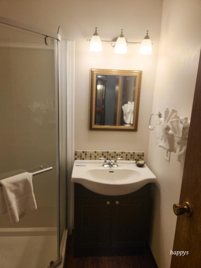 Midway Motel Radisson ภายนอก รูปภาพ